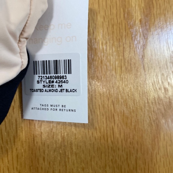 NWT Lively medium bra - Picture 2 of 5
